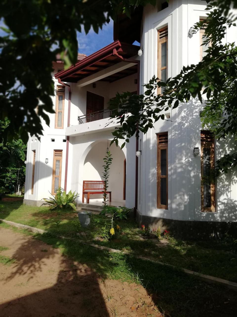 Bed and Breakfast Air Port 5 Minutes Super Clean Upul Негомбо Екстер'єр фото